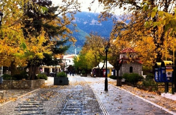 Αυτοκινητόδρομος και οδοντωτός «εκτοξεύουν» τα Καλάβρυτα – Τουρίστες μέχρι και από την Ιαπωνία!